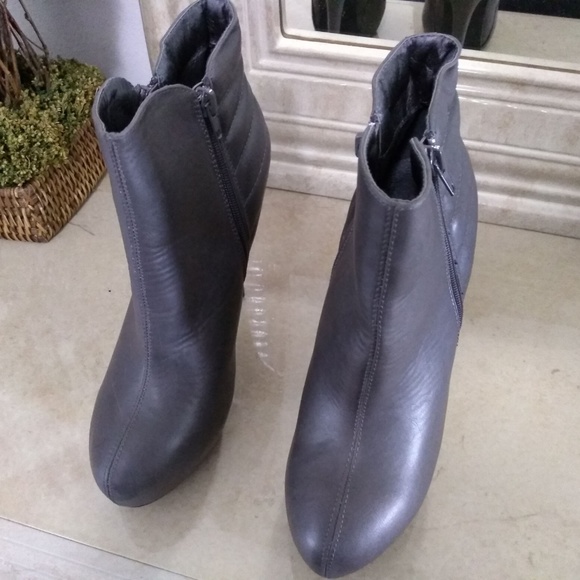 Kym Platform Stiletto Ankle Booties Quilted *NEW - Picture 3 of 6